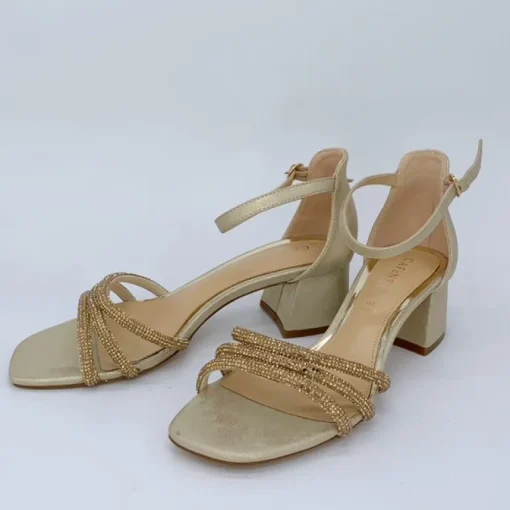 Sandalo con tre strisce davanti e strass