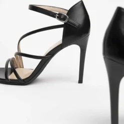 Sandalo donna con tacco e tallone chiuso