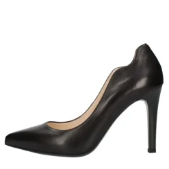 Scarpa con tacco e punta affusolata nero