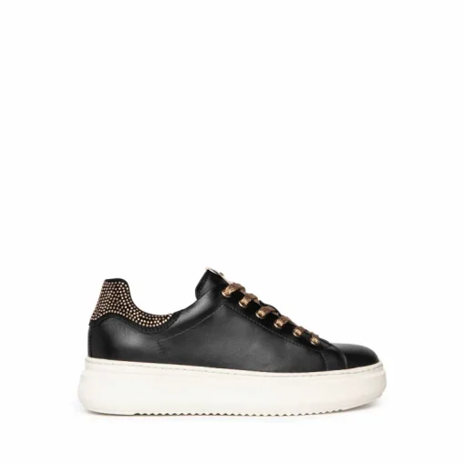 Sneakers donna con lacci e Borchiette nel Tallone