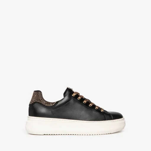 Sneakers donna con lacci e Borchiette nel Tallone