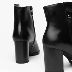 Stivaletto in pelle tipo Texano