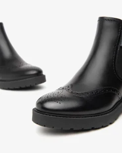 Stivaletto tipo Betles con Punta a Coda di Rondine